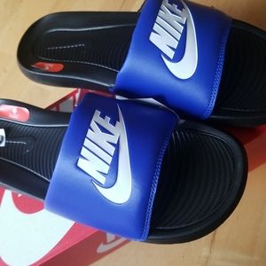 Nike victori one slides new in box
